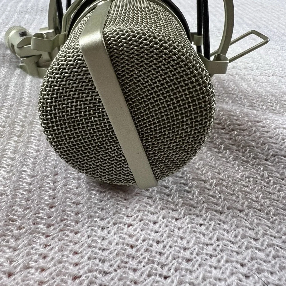 MXL MXL-990 Instrument Condenser Microphone Beginner XLR Connector, Champagne